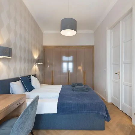 Panoramic Smart Penthouse Central View Of Grand Synagogue *